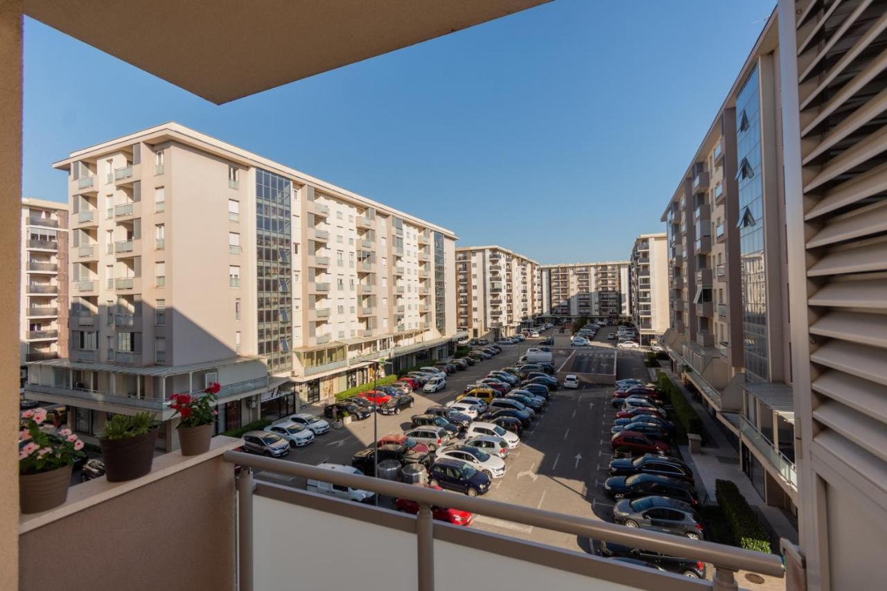 Lux City Apartment With Parking Подгорица Экстерьер фото